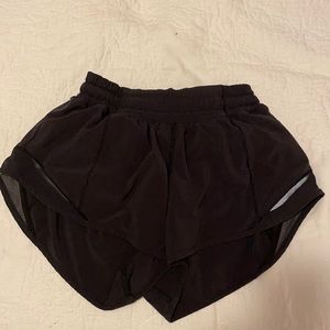 LULU LEMON HOTTY HOT SHORTS